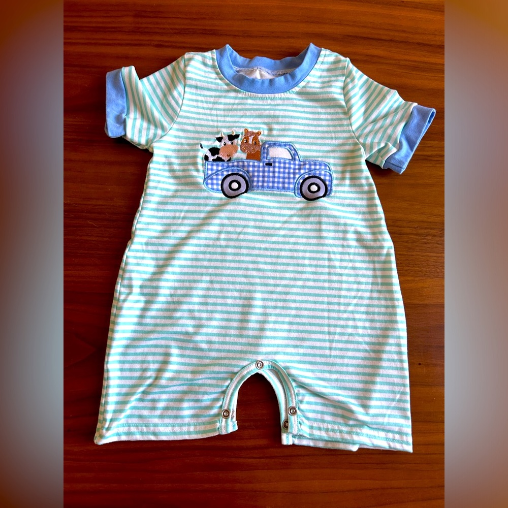 Boutique romper size 3-6 M, no tag, brand unknown